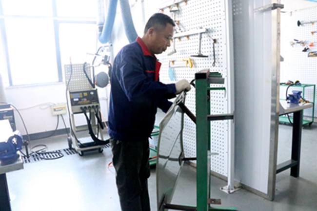 設計掛架工裝夾具