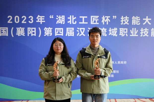 丁宇與王蘭蘭合影.jpg