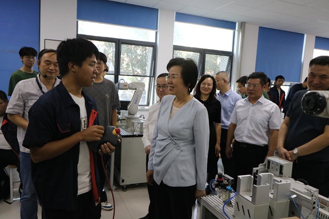 李廳長與學生交流
