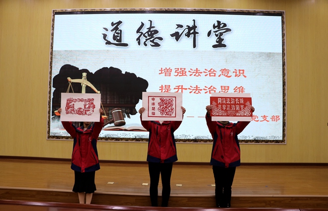 基礎課部贈送剪紙藝術品——送吉祥.jpg
