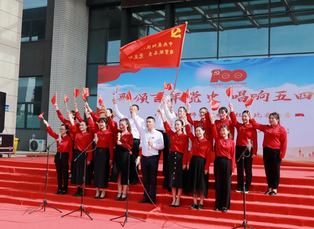 商貿服務系教師1.jpg